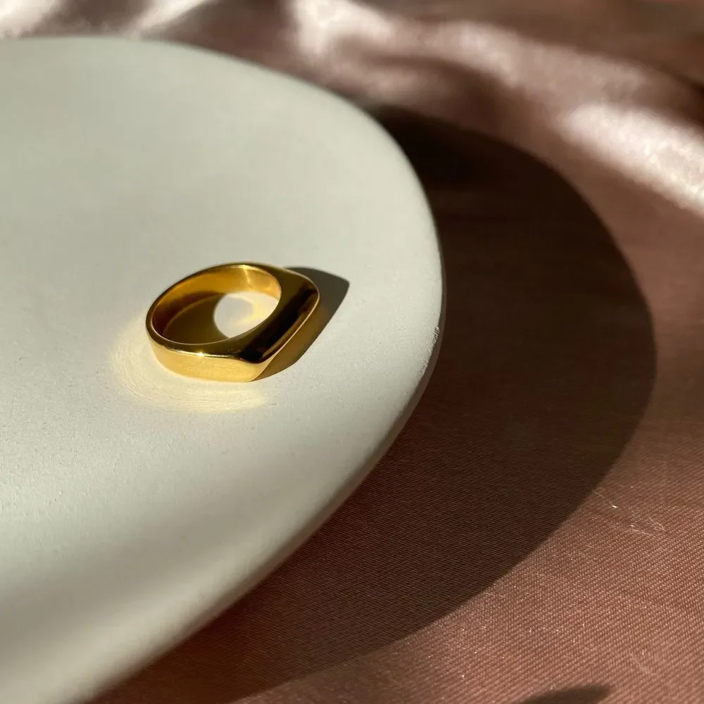 18K Gold Plated Pyramid Contour Bar Band Ring